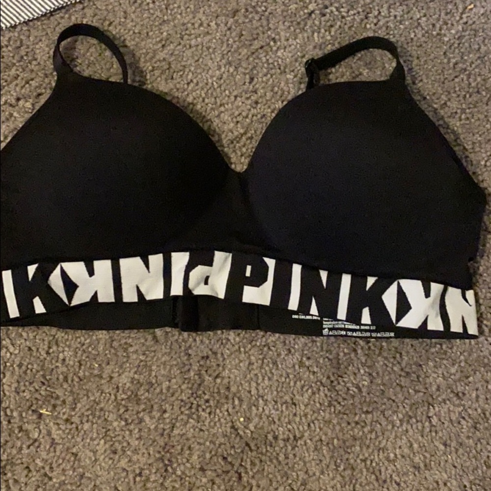 VS pink bra